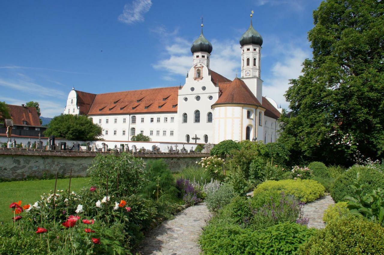 Kloster Benediktbeuern - Gastehaus Der Salesianer Don Bosco Exterior photo